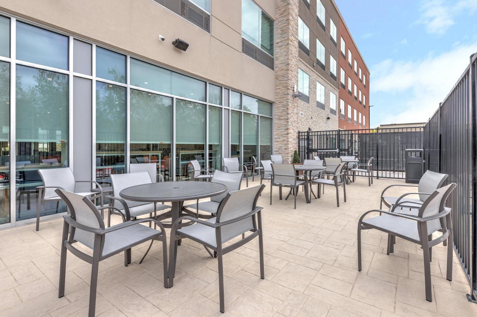 Holiday Inn Express & Suites Austin Airport East By Ihg Екстериор снимка