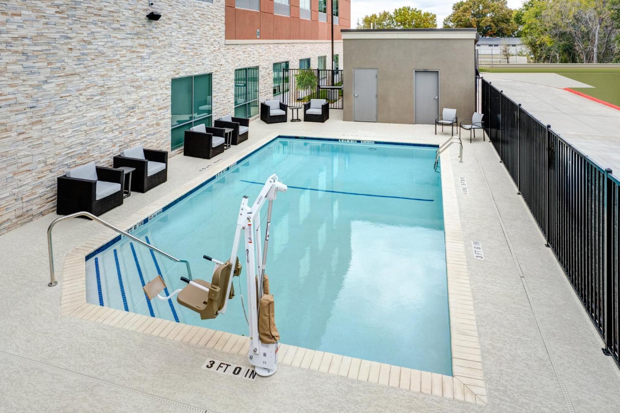 Holiday Inn Express & Suites Austin Airport East By Ihg Екстериор снимка