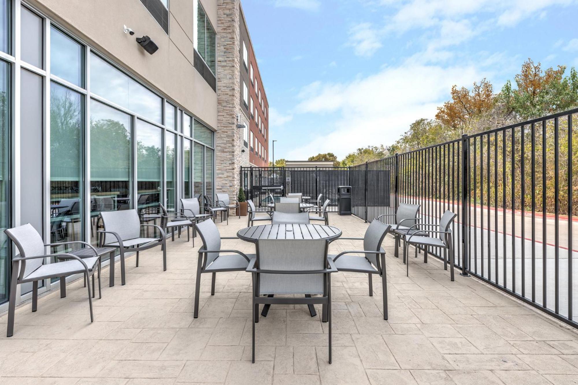 Holiday Inn Express & Suites Austin Airport East By Ihg Екстериор снимка