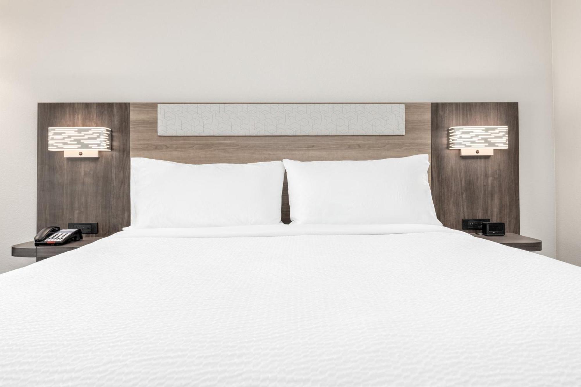 Holiday Inn Express & Suites Austin Airport East By Ihg Екстериор снимка