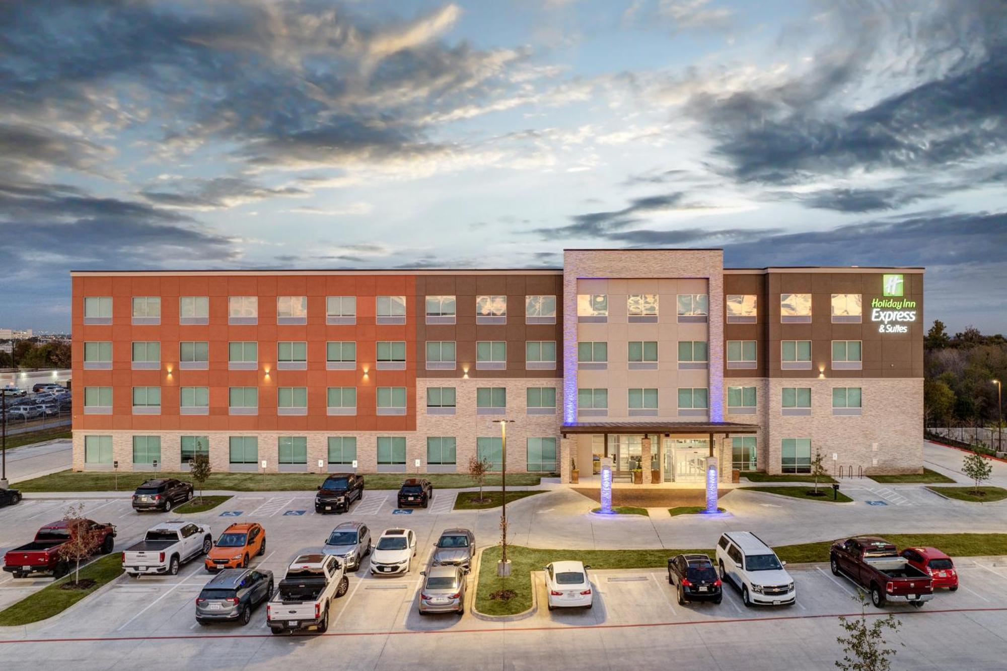 Holiday Inn Express & Suites Austin Airport East By Ihg Екстериор снимка
