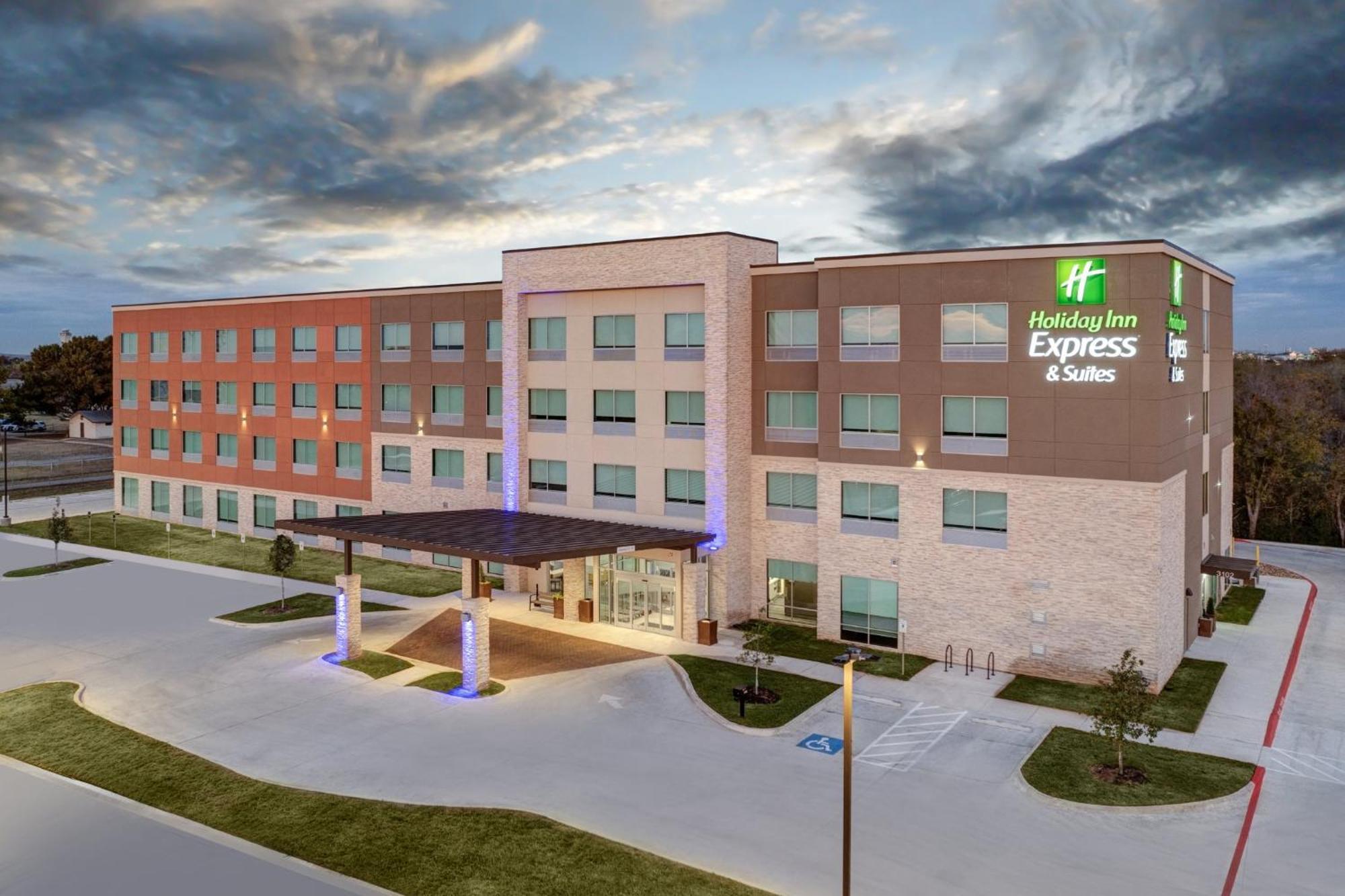 Holiday Inn Express & Suites Austin Airport East By Ihg Екстериор снимка